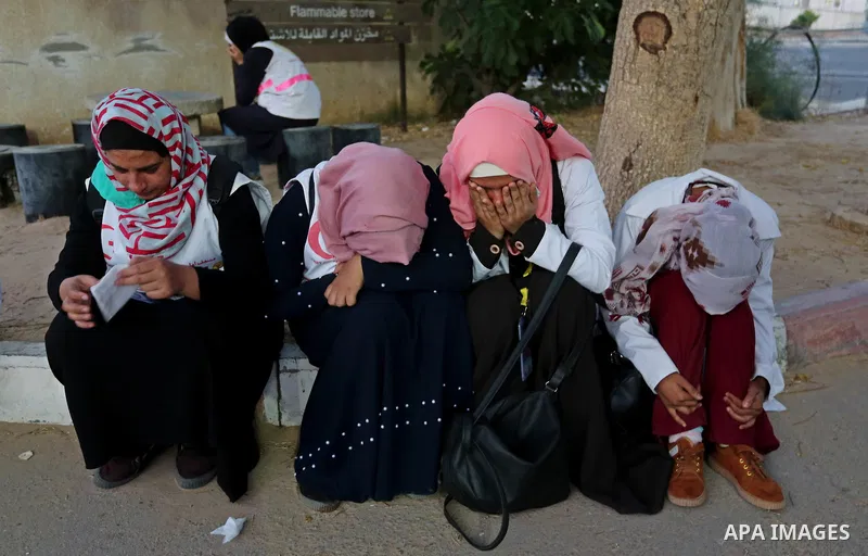 Colleagues of Palestinian medic Razan al-Najar, 21, who was killed during a protest at the Israel-Gaza border, react at a hospital in Khan Younis in the southern Gaza Strip, on June 1, 2018. Photo by Ashraf Amra
