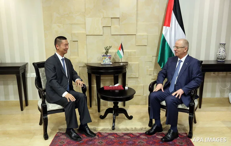 Palestinian Prime Minister, Rami Hamdallah meets with Chinese Ambassador to Palestine, qwah wai, in the West Bank city of Ramallah, on June 4, 2018. Photo by Prime Minister Office