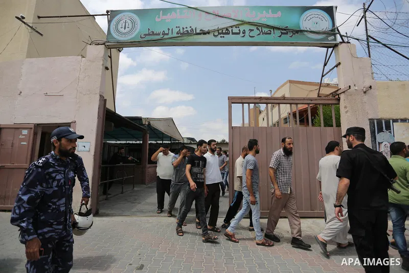 Palestinian prisoners leave the prison run by the Ministry of the Interior and National Security in Gaza Strip, in Dair Al Balah in the center of Gaza Strip on June 7, 2018. Security officials in Gaza Strip said on Thurs...