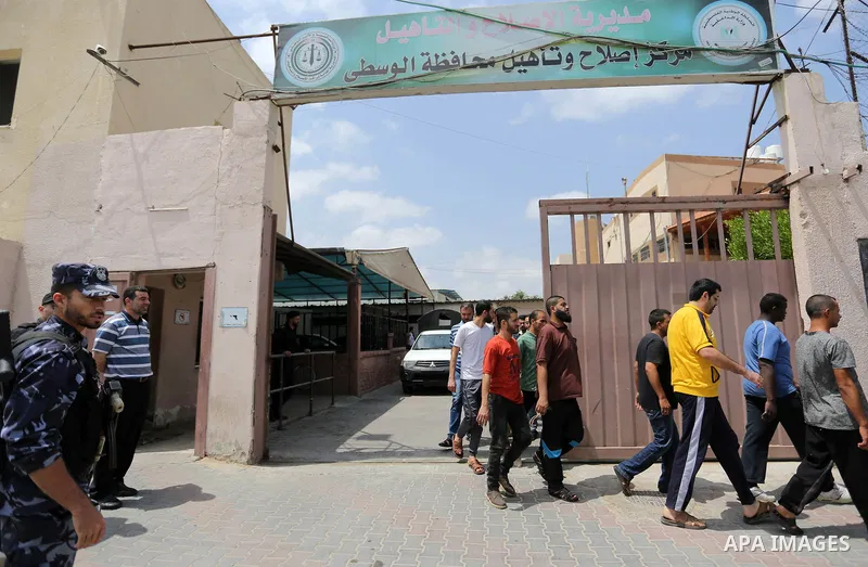 Palestinian prisoners leave the prison run by the Ministry of the Interior and National Security in Gaza Strip, in Dair Al Balah in the center of Gaza Strip on June 7, 2018. Security officials in Gaza Strip said on Thurs...