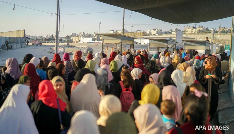 Palestinians make their way through Qalandia checkpoint to attend the last Friday prayer of the holy fasting month of Ramadan in Jerusalem's Al-Aqsa mosque, near Ramallah in the occupied West Bank, on June 8, 2018. Ramad...