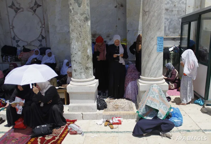 Palestinians gather to perform the last Friday prayers of the Muslim holy month of Ramadan at the Aqsa mosque compound in the old city of Jerusalem on June 8, 2018. Photo by Muammar Awad
