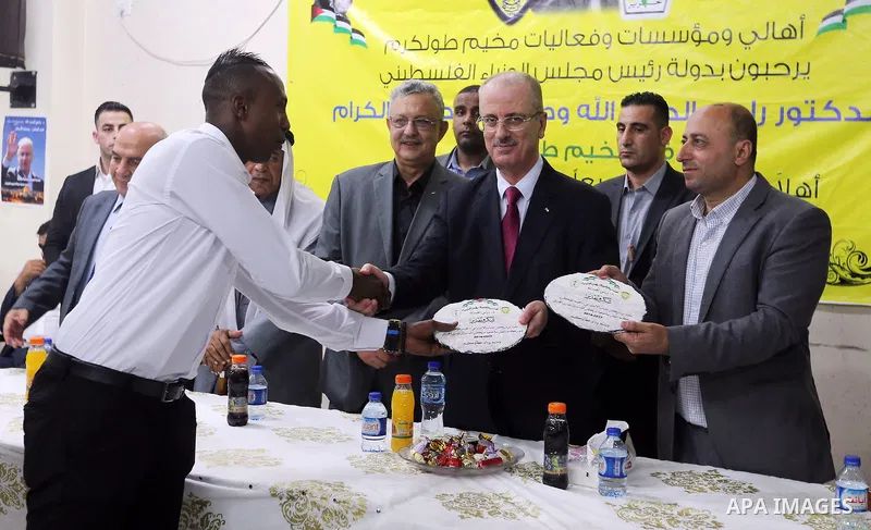 Palestinian Prime Minister Rami Hamdallah honors players of social youth center team, in the West Bank city of Tulkarem on June 8, 2018. Photo by Prime Minister Office