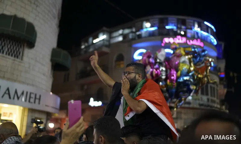 Palestinians take part in a protest demanding to lift the sanctions on Gaza Strip, in the West Bank city of Ramallah, on June 10, 2018. Photo by Eyad Jadallah