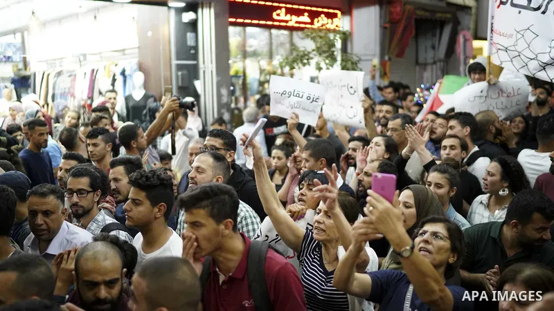 Palestinians take part in a protest demanding to lift the sanctions on Gaza Strip, in the West Bank city of Ramallah, on June 10, 2018. Photo by Eyad Jadallah