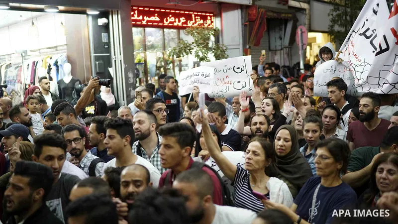 Palestinians take part in a protest demanding to lift the sanctions on Gaza Strip, in the West Bank city of Ramallah, on June 10, 2018. Photo by Eyad Jadallah
