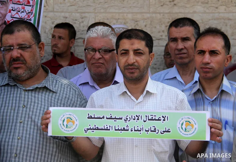 Palestinians take part in a protest to show solidarity with Palestinian prisoners held in Israeli jails, in front of Red cross office in Gaza city on June 11, 2018. Photo by Mahmoud Ajour