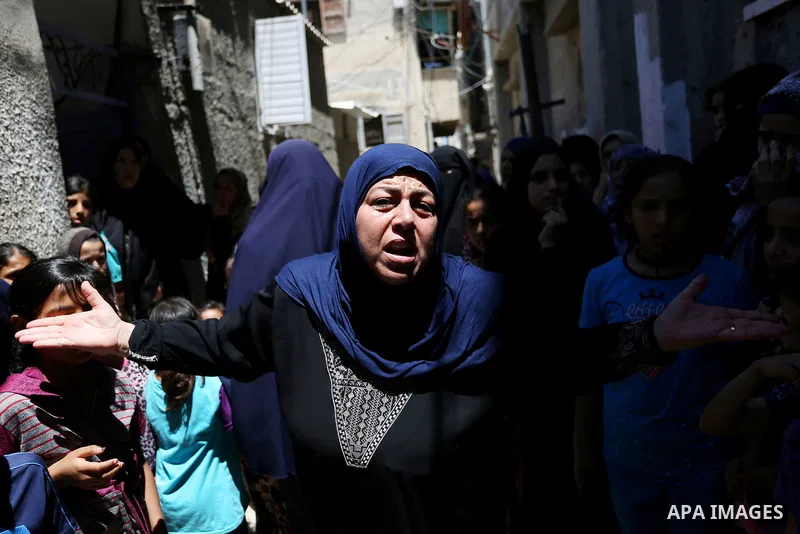 Relatives of 24-year-old Palestinian Mohammed al-Hamayda, who was killed by Israeli troops during clashes in tents protest where Palestinian demand the right to return to their homeland at the Israel-Gaza border, mourn d...