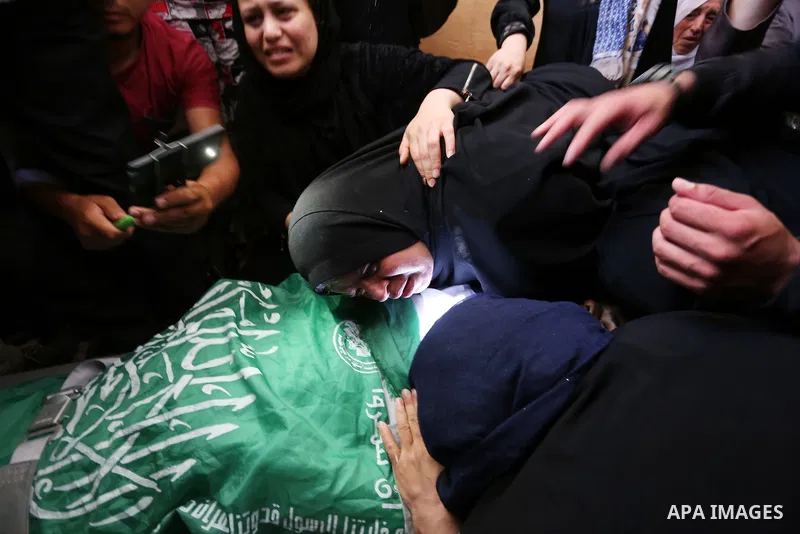 Relatives of 24-year-old Palestinian Mohammed al-Hamayda, who was killed by Israeli troops during clashes in tents protest where Palestinian demand the right to return to their homeland at the Israel-Gaza border, mourn o...