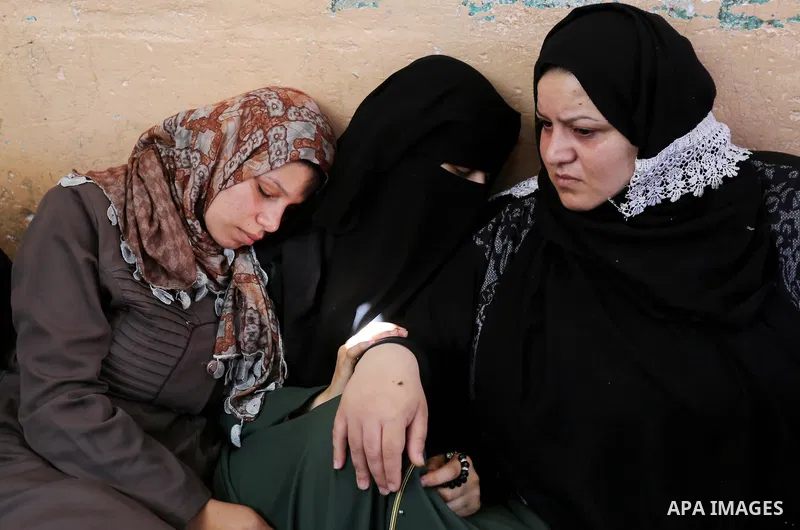Relatives of 24-year-old Palestinian Mohammed al-Hamayda, who was killed by Israeli troops during clashes in tents protest where Palestinian demand the right to return to their homeland at the Israel-Gaza border, mourn d...