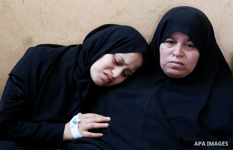 Relatives of 24-year-old Palestinian Mohammed al-Hamayda, who was killed by Israeli troops during clashes in tents protest where Palestinian demand the right to return to their homeland at the Israel-Gaza border, mourn d...