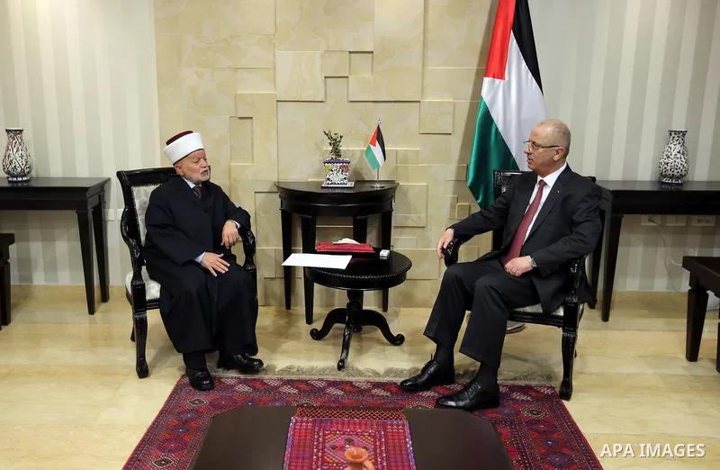 Palestinian Prime Minister, Rami Hamdallah, meets with Mufti of Jerusalem and Palestine, Sheikh Mohammed Hussein,in the West Bank city of Ramallah, on July 2, 2018. Photo by Prime Minister Office