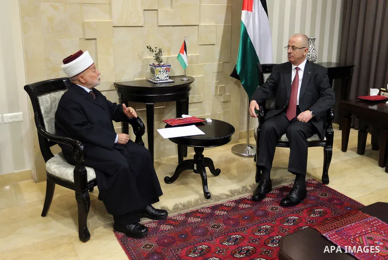 Palestinian Prime Minister, Rami Hamdallah, meets with Mufti of Jerusalem and Palestine, Sheikh Mohammed Hussein,in the West Bank city of Ramallah, on July 2, 2018. Photo by Prime Minister Office