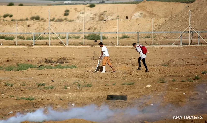 Protesters gather during a protest by Palestinian women where Palestinians demand the right to return to their homeland along the border with Israel east of Gaza City on July 3, 2018. Photo by Ashraf Amra
