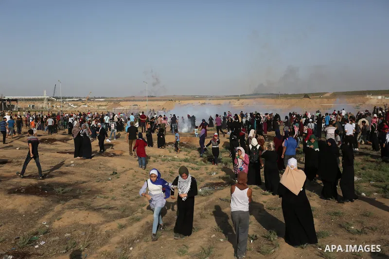Protesters gather during a protest by Palestinian women where Palestinians demand the right to return to their homeland along the border with Israel east of Gaza City on July 3, 2018. Photo by Ashraf Amra