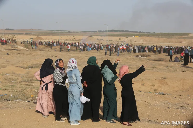 Protesters gather during a protest by Palestinian women where Palestinians demand the right to return to their homeland along the border with Israel east of Gaza City on July 3, 2018. Photo by Ashraf Amra