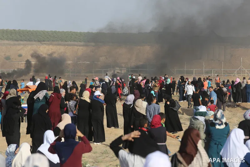 Protesters gather during a protest by Palestinian women where Palestinians demand the right to return to their homeland along the border with Israel east of Gaza City on July 3, 2018. Photo by Ashraf Amra