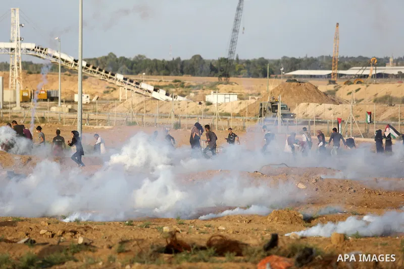 Protesters gather during a protest by Palestinian women where Palestinians demand the right to return to their homeland along the border with Israel east of Gaza City on July 3, 2018. Photo by Ashraf Amra