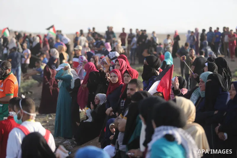 Protesters gather during a protest by Palestinian women where Palestinians demand the right to return to their homeland along the border with Israel east of Gaza City on July 3, 2018. Photo by Ashraf Amra
