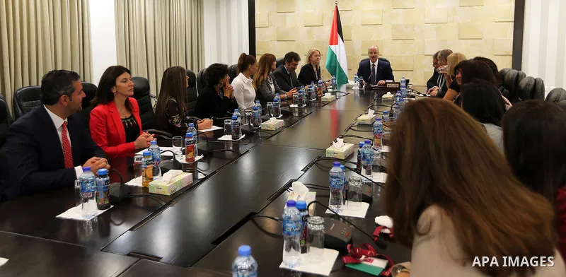 Palestinian Prime Minister, Rami Hamdallah, meets with a delegation of businesswomen from the Palestinian community in Chile, in the West bank city of Ramallah, on July 5, 2018. Photo by Prime Minister Office