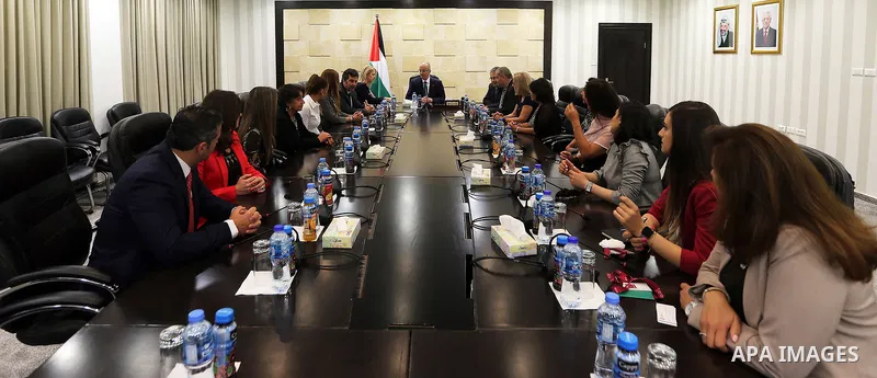 Palestinian Prime Minister, Rami Hamdallah, meets with a delegation of businesswomen from the Palestinian community in Chile, in the West bank city of Ramallah, on July 5, 2018. Photo by Prime Minister Office