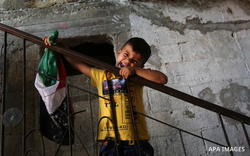 Relatives of Palestinian Mahmoud al-Ghrabli ,16, who died of wounds he sustained during clashes with Israeli troops, mourn during his funeral in Gaza city on July 5, 2018. Photo by Ashraf Amra