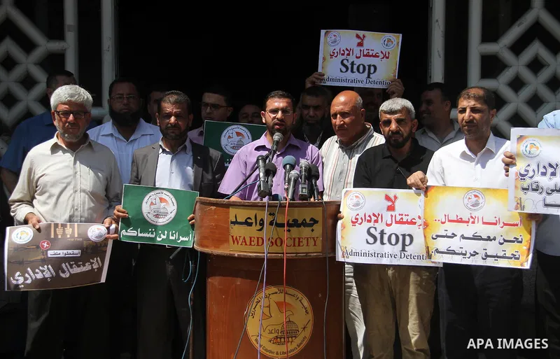Palestinians take part in a protest to show solidarity with Palestinian prisoners on hunger strike in Israeli jails, in Gaza city, on July 8, 2018. Photo by Mahmoud Ajour