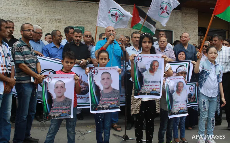 Palestinians take part in a protest to show solidarity with Palestinian prisoners held in Israeli jails, in front of Red cross office in Gaza city on July 16, 2018. Photo by Bashar Zakri