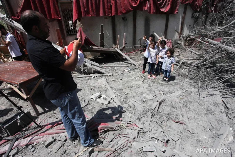 Palestinian artists take part in an exhibition against the bombing of the Arts and Crafts Village that was damaged in an Israeli airstrike on the Gaza City, on July 16, 2018. Photo by Mahmoud Ajour