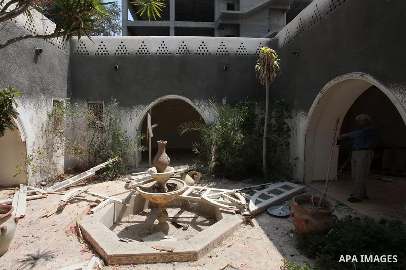 Palestinian artists take part in an exhibition against the bombing of the Arts and Crafts Village that was damaged in an Israeli airstrike on the Gaza City, on July 16, 2018. Photo by Mahmoud Ajour