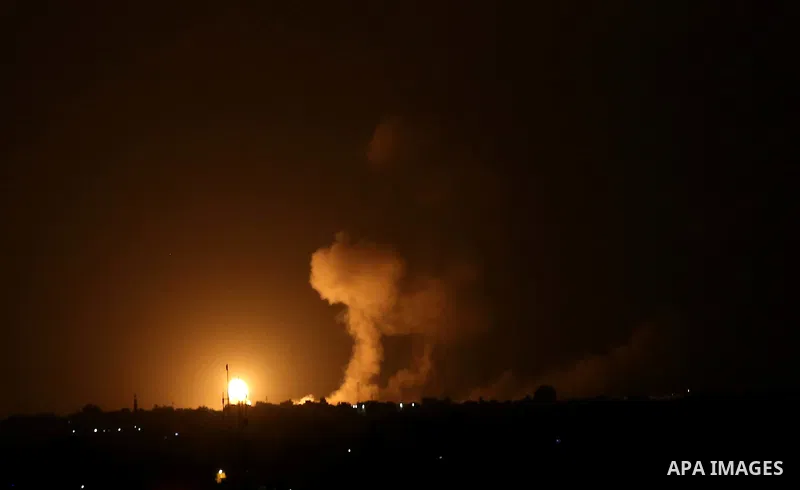 A picture taken on July 20, 2018 shows explosions during an Israeli air strike in Khan Yunis in the southern Gaza Strip. Photo by Ashraf Amra
