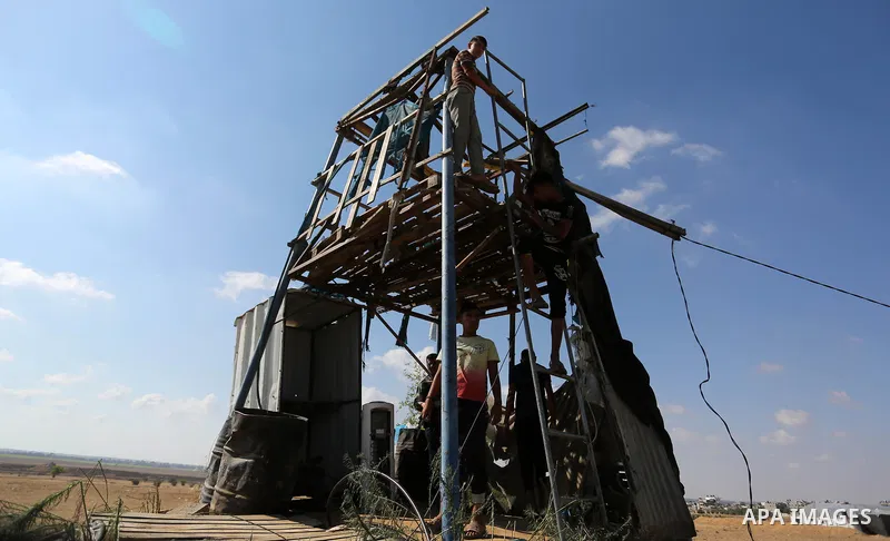 Palestinians inspect a military observation post damaged in an Israeli airstrike in Khan Younis in the southern of Gaza Strip, on July 21, 2018. Photo by Ashraf Amra
