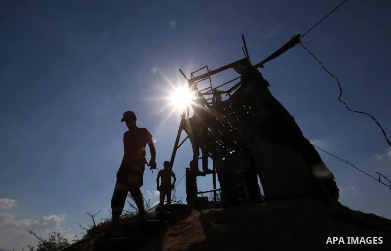 Palestinians inspect a military observation post damaged in an Israeli airstrike in Khan Younis in the southern of Gaza Strip, on July 21, 2018. Photo by Ashraf Amra