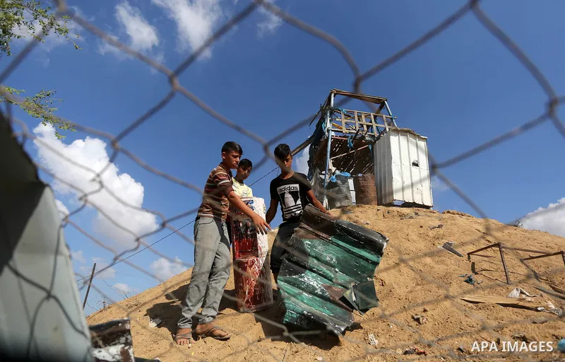 Palestinians inspect a military observation post damaged in an Israeli airstrike in Khan Younis in the southern of Gaza Strip, on July 21, 2018. Photo by Ashraf Amra
