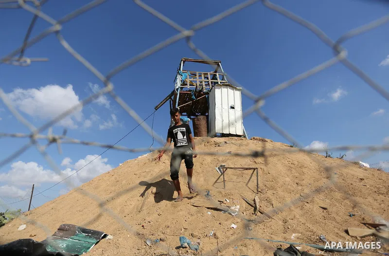 Palestinians inspect a military observation post damaged in an Israeli airstrike in Khan Younis in the southern of Gaza Strip, on July 21, 2018. Photo by Ashraf Amra