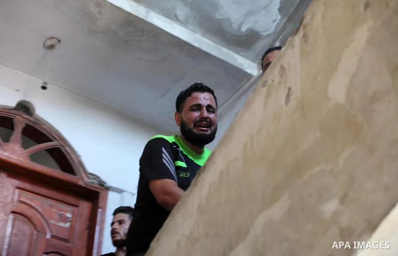 Relatives of Palestinian Mohammed Radwan, who was shot by Israeli forces during clashes at the Israel-Gaza border, mourn during his funeral, in Gaza city on July 21, 2018. Photo by Mahmoud Ajour