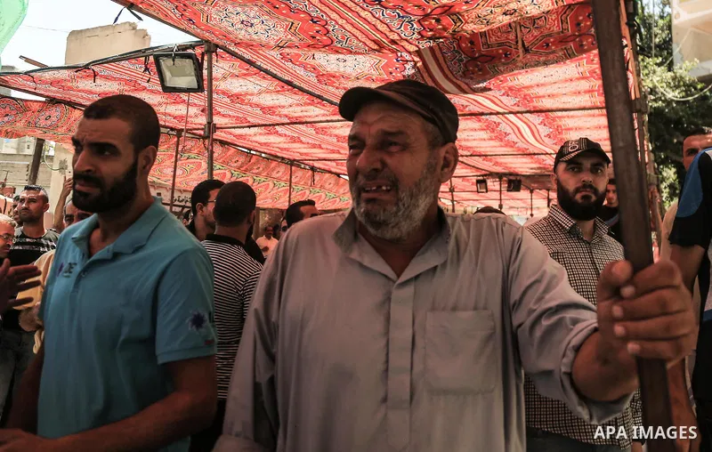 Relatives of Palestinian Mohammed Radwan, who was shot by Israeli forces during clashes at the Israel-Gaza border, mourn during his funeral, in Gaza city on July 21, 2018. Photo by Dawoud Abo Alkas