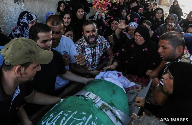 Palestinian mourners carry the body of Ezzedine al-Qassam miltant, Mahmoud Qeshta, who was killed in an Israeli strike, during his funeral in Rafah in the southern of Gaza Strip, on 21 Jul 2018. Israel air strike on Gaza...
