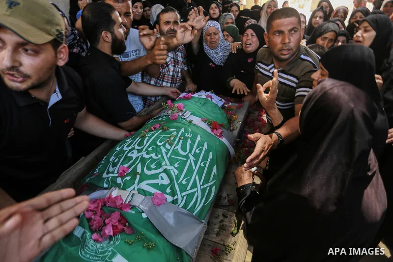 Palestinian mourners carry the body of Ezzedine al-Qassam miltant, Mahmoud Qeshta, who was killed in an Israeli strike, during his funeral in Rafah in the southern of Gaza Strip, on 21 Jul 2018. Israel air strike on Gaza...