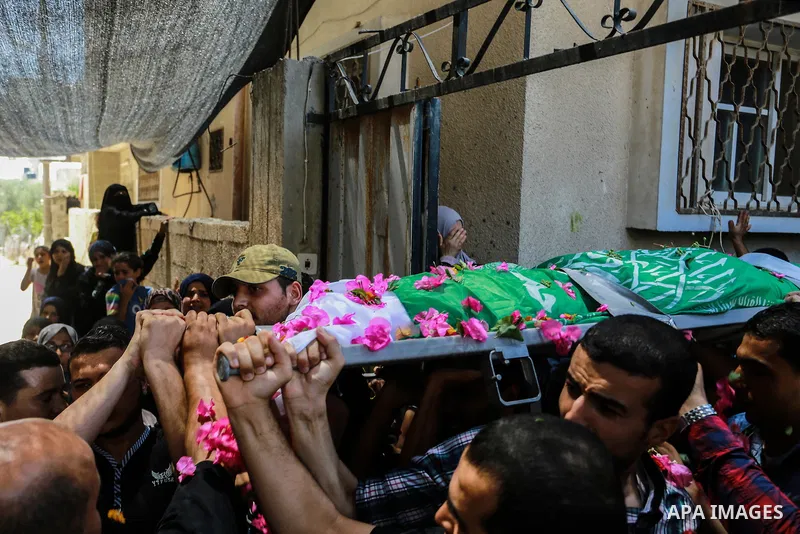 Palestinian mourners carry the body of Ezzedine al-Qassam miltant, Mahmoud Qeshta, who was killed in an Israeli strike, during his funeral in Rafah in the southern of Gaza Strip, on 21 Jul 2018. Israel air strike on Gaza...