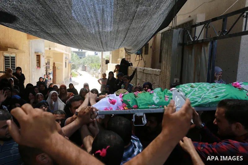 Palestinian mourners carry the body of Ezzedine al-Qassam miltant, Mahmoud Qeshta, who was killed in an Israeli strike, during his funeral in Rafah in the southern of Gaza Strip, on 21 Jul 2018. Israel air strike on Gaza...