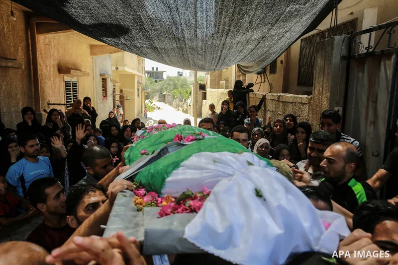 Palestinian mourners carry the body of Ezzedine al-Qassam miltant, Mahmoud Qeshta, who was killed in an Israeli strike, during his funeral in Rafah in the southern of Gaza Strip, on 21 Jul 2018. Israel air strike on Gaza...