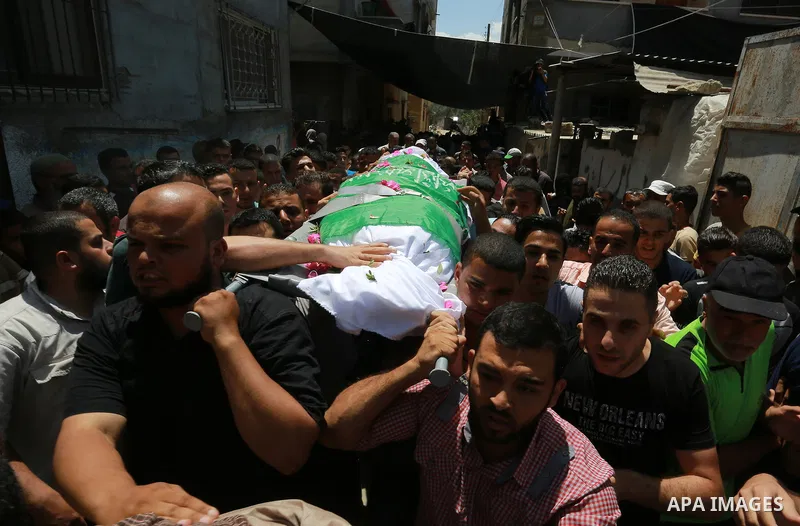 Palestinian mourners carry the body of Ezzedine al-Qassam miltant, Mahmoud Qeshta, who was killed in an Israeli strike, during his funeral in Rafah in the southern of Gaza Strip, on 21 Jul 2018. Israel air strike on Gaza...