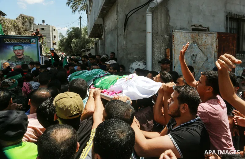 Palestinian mourners carry the body of Ezzedine al-Qassam miltant, Mahmoud Qeshta, who was killed in an Israeli strike, during his funeral in Rafah in the southern of Gaza Strip, on 21 Jul 2018. Israel air strike on Gaza...