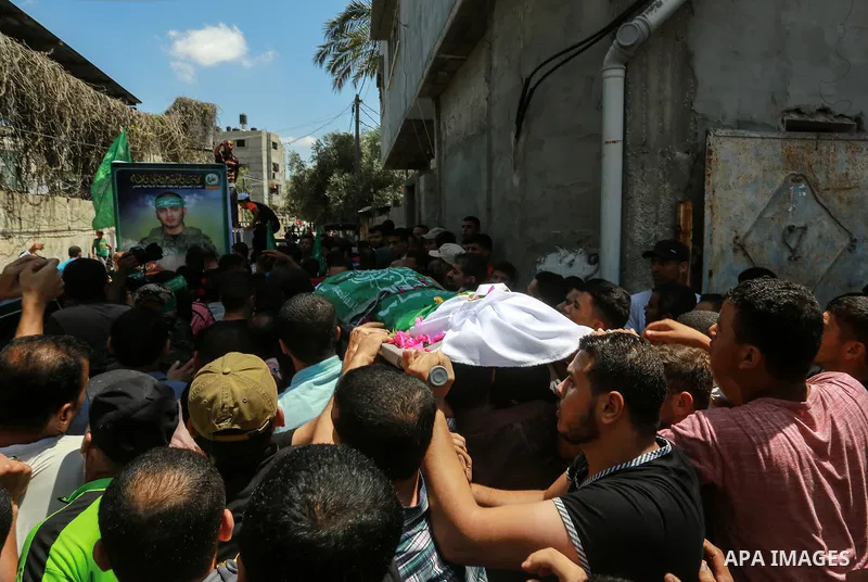 Palestinian mourners carry the body of Ezzedine al-Qassam miltant, Mahmoud Qeshta, who was killed in an Israeli strike, during his funeral in Rafah in the southern of Gaza Strip, on 21 Jul 2018. Israel air strike on Gaza...