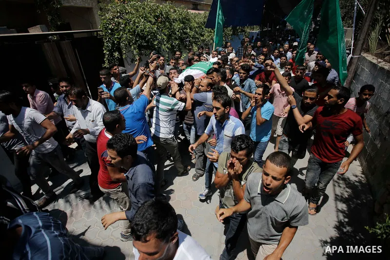Palestinian mourners carry the body of Ezzedine al-Qassam miltant, Mohammed Abu Daqqa, who was killed in an Israeli strike, during his funeral in Khan Younis in the southern of Gaza Strip, on 21 Jul 2018. Israel air stri...