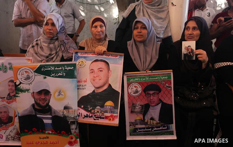 Palestinians take part in a protest to show solidarity with Palestinian prisoners held in Israeli jails, in front of Red cross office in Gaza city on July 23, 2018. Photo by Mahmoud Ajour