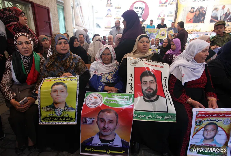 Palestinians take part in a protest to show solidarity with Palestinian prisoners held in Israeli jails, in front of Red cross office in Gaza city on July 23, 2018. Photo by Mahmoud Ajour
