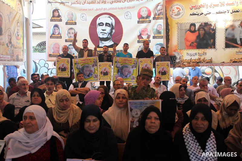 Palestinians take part in a protest to show solidarity with Palestinian prisoners held in Israeli jails, in front of Red cross office in Gaza city on July 23, 2018. Photo by Mahmoud Ajour