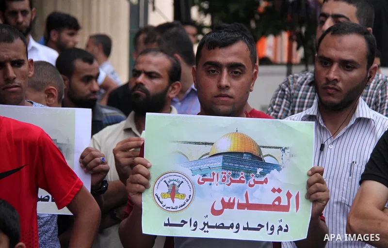 Palestinian supporters of Islamic Jihad movement take part during a protest to show solidarity with Al-Aqsa mosque, in Gaza city, on July 23, 2018. Photo by Mahmoud Ajour